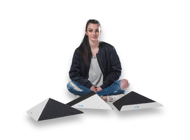 Simpl Flat Pyramids 1D black 